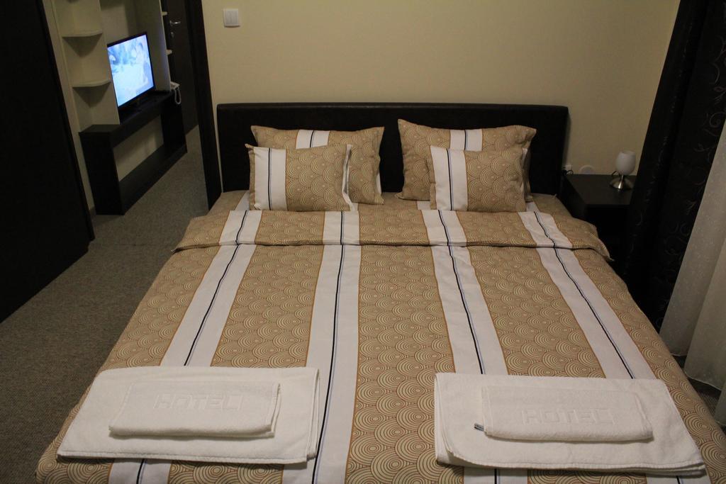 Hotel Feniks Požarevac Zimmer foto