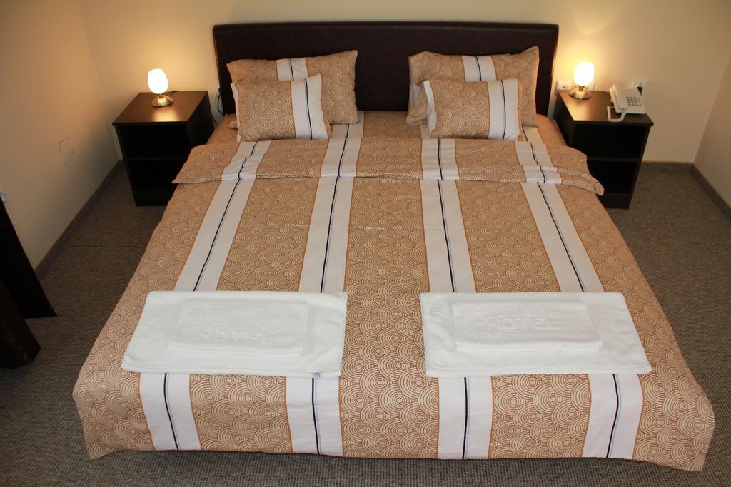 Hotel Feniks Požarevac Zimmer foto